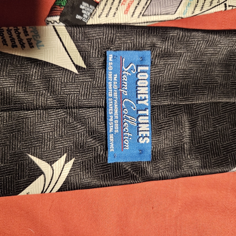 2 Looney Tunes ties Taz and Bugs - Picture 3 of 3
